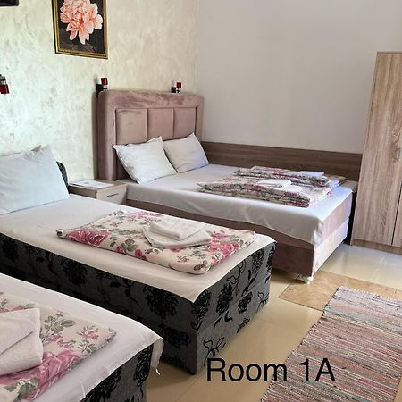 Sobe Sa Sopstvenim Kupatilom Private Rooms Bathroom In Center Novi Sad Dış mekan fotoğraf