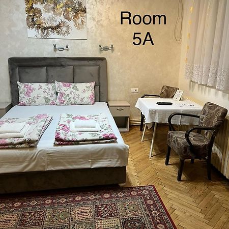 Sobe Sa Sopstvenim Kupatilom Private Rooms Bathroom In Center Novi Sad Dış mekan fotoğraf