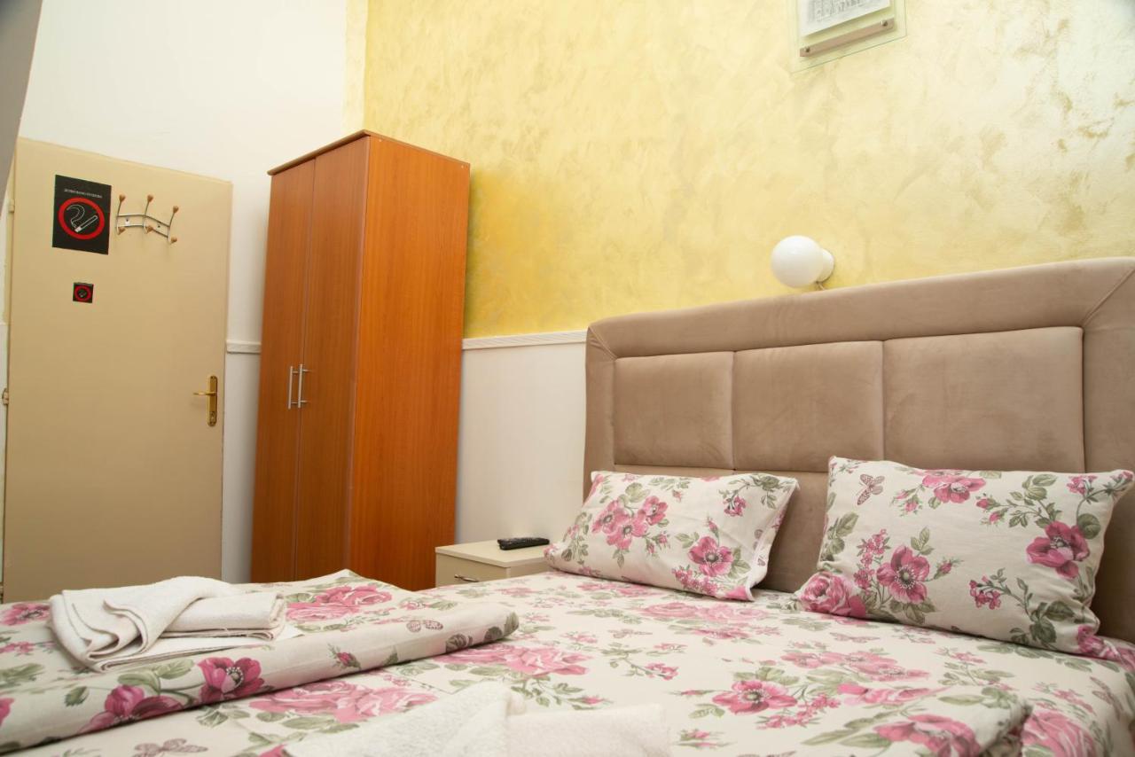 Sobe Sa Sopstvenim Kupatilom Private Rooms Bathroom In Center Novi Sad Dış mekan fotoğraf