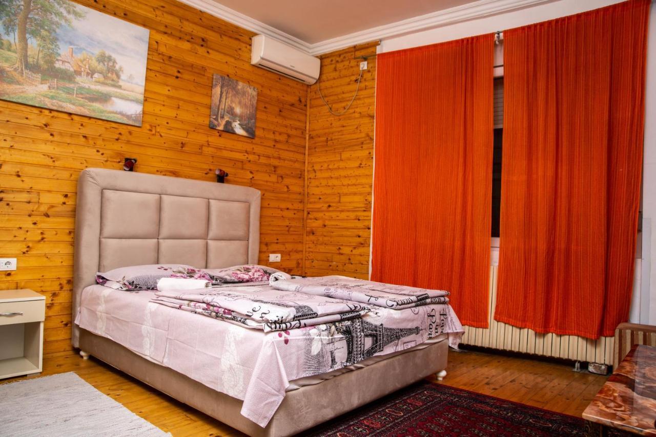 Sobe Sa Sopstvenim Kupatilom Private Rooms Bathroom In Center Novi Sad Dış mekan fotoğraf