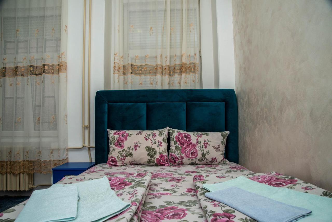Sobe Sa Sopstvenim Kupatilom Private Rooms Bathroom In Center Novi Sad Dış mekan fotoğraf