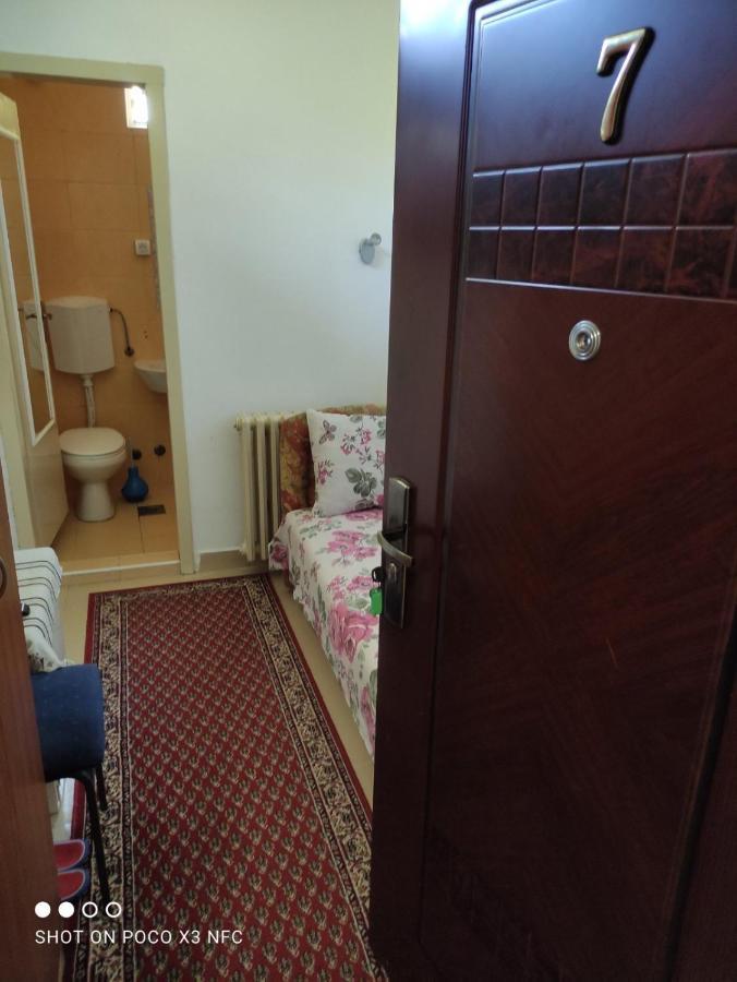Sobe Sa Sopstvenim Kupatilom Private Rooms Bathroom In Center Novi Sad Dış mekan fotoğraf