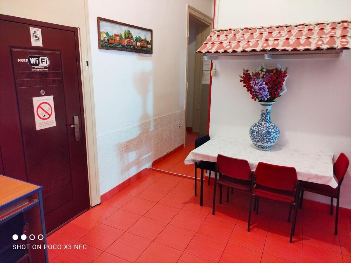 Sobe Sa Sopstvenim Kupatilom Private Rooms Bathroom In Center Novi Sad Dış mekan fotoğraf