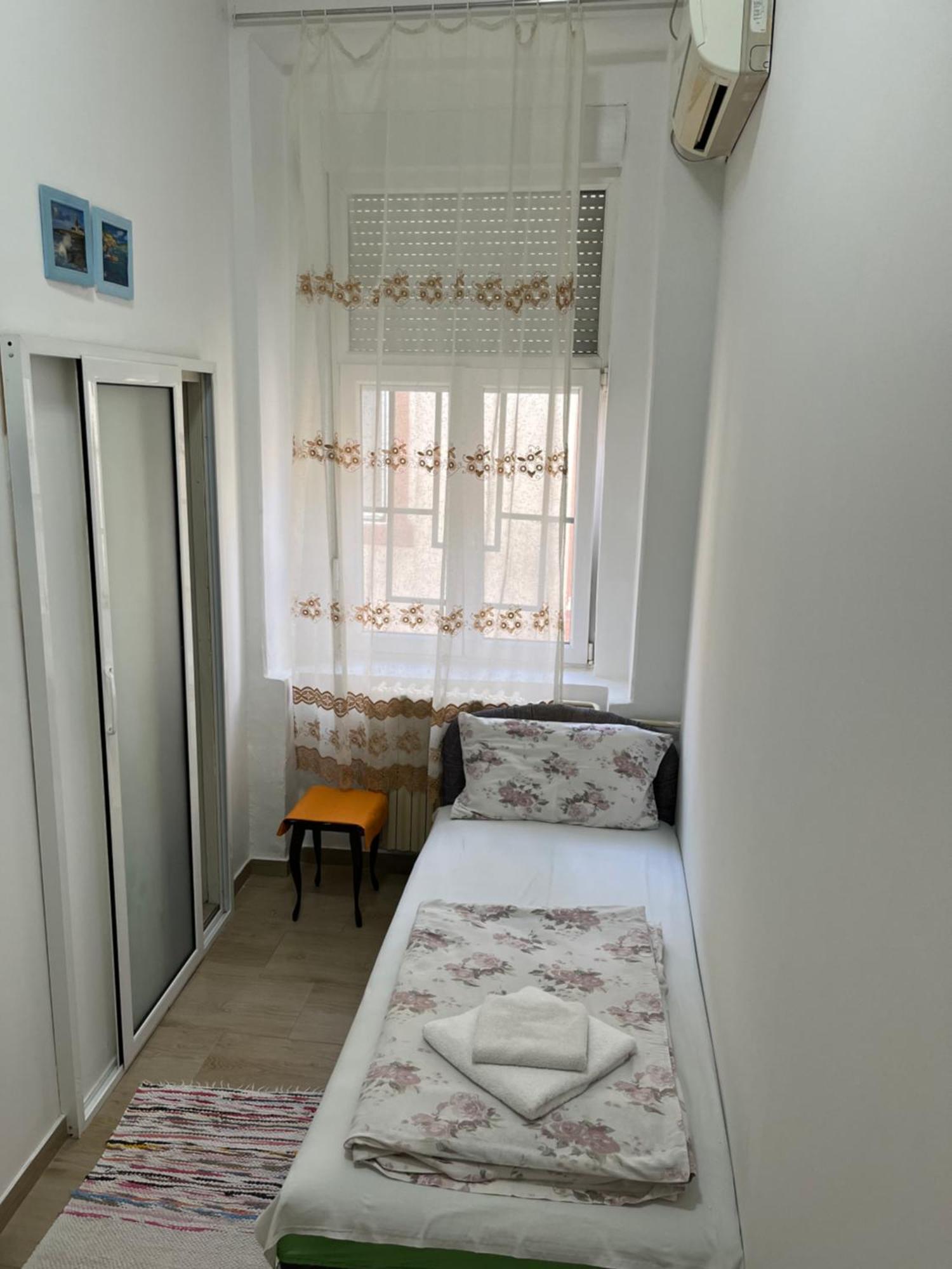 Sobe Sa Sopstvenim Kupatilom Private Rooms Bathroom In Center Novi Sad Dış mekan fotoğraf