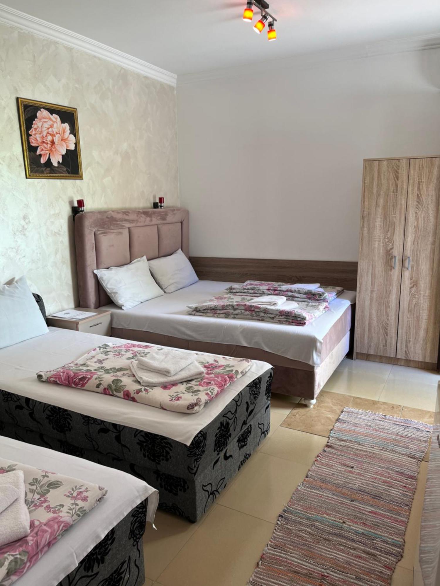 Sobe Sa Sopstvenim Kupatilom Private Rooms Bathroom In Center Novi Sad Dış mekan fotoğraf