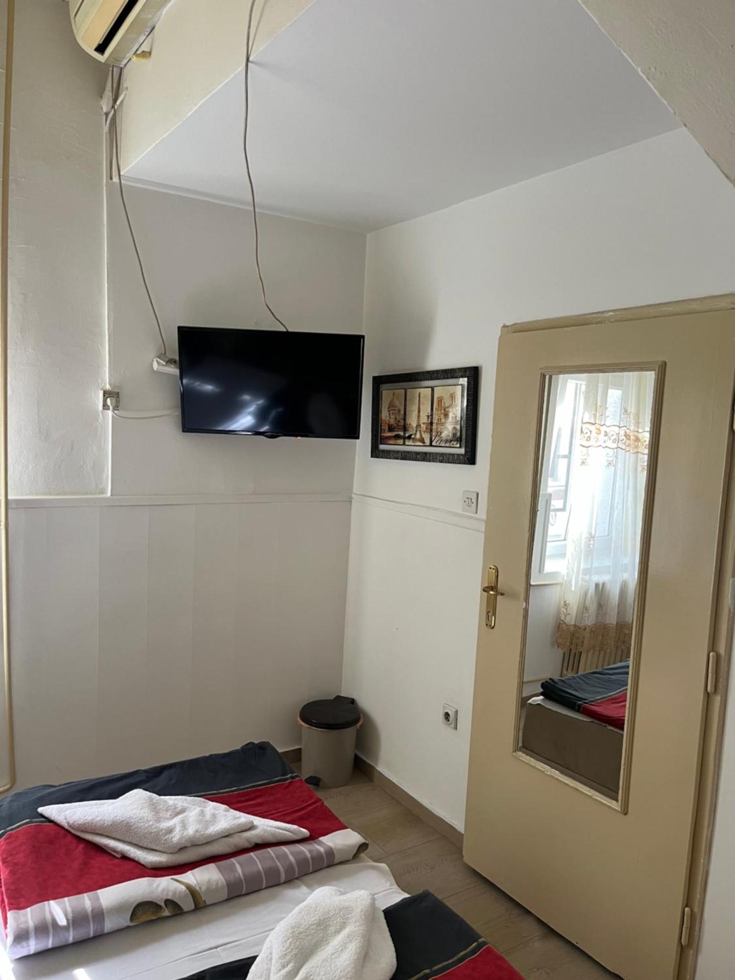 Sobe Sa Sopstvenim Kupatilom Private Rooms Bathroom In Center Novi Sad Dış mekan fotoğraf