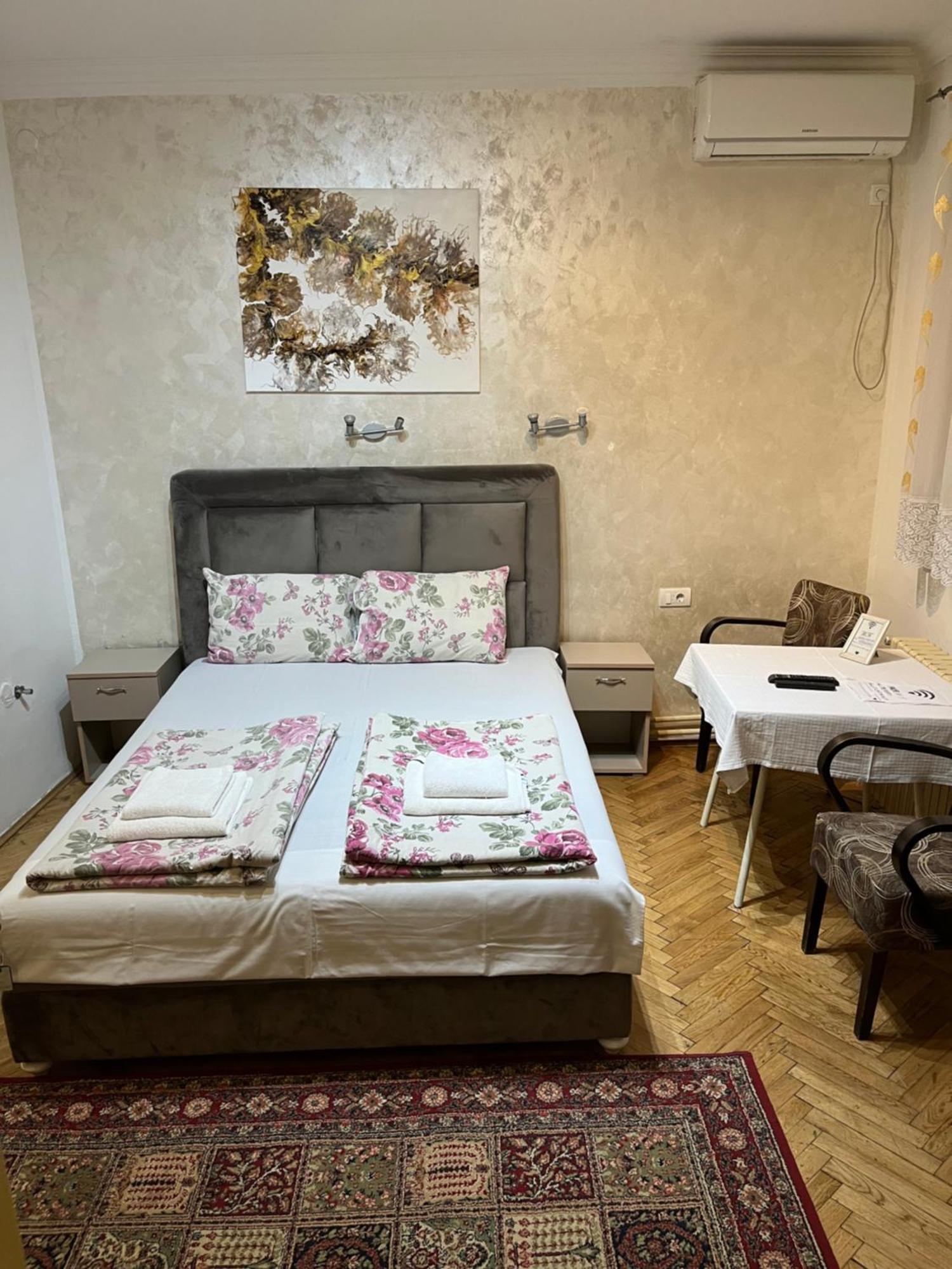 Sobe Sa Sopstvenim Kupatilom Private Rooms Bathroom In Center Novi Sad Dış mekan fotoğraf