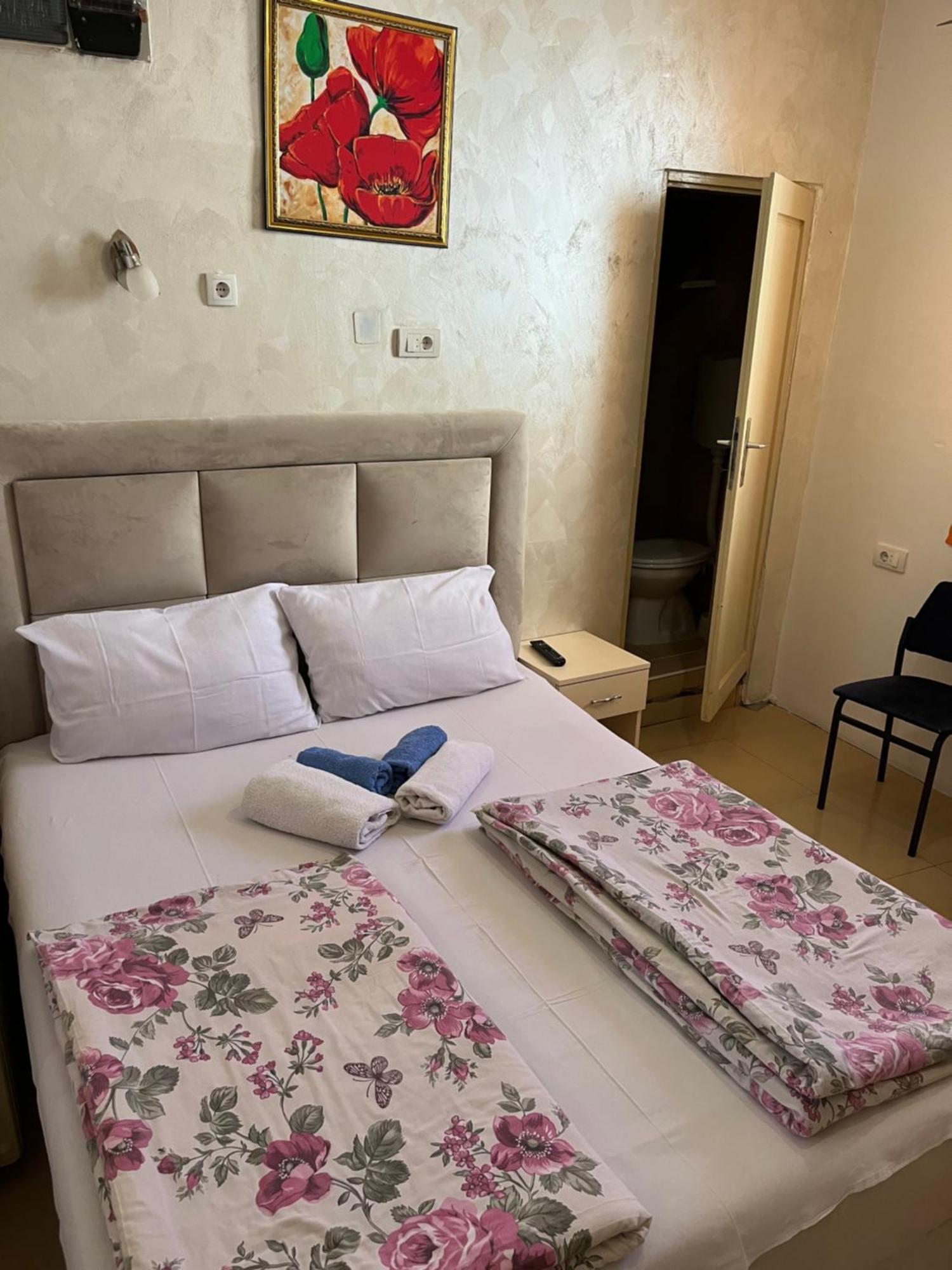 Sobe Sa Sopstvenim Kupatilom Private Rooms Bathroom In Center Novi Sad Dış mekan fotoğraf