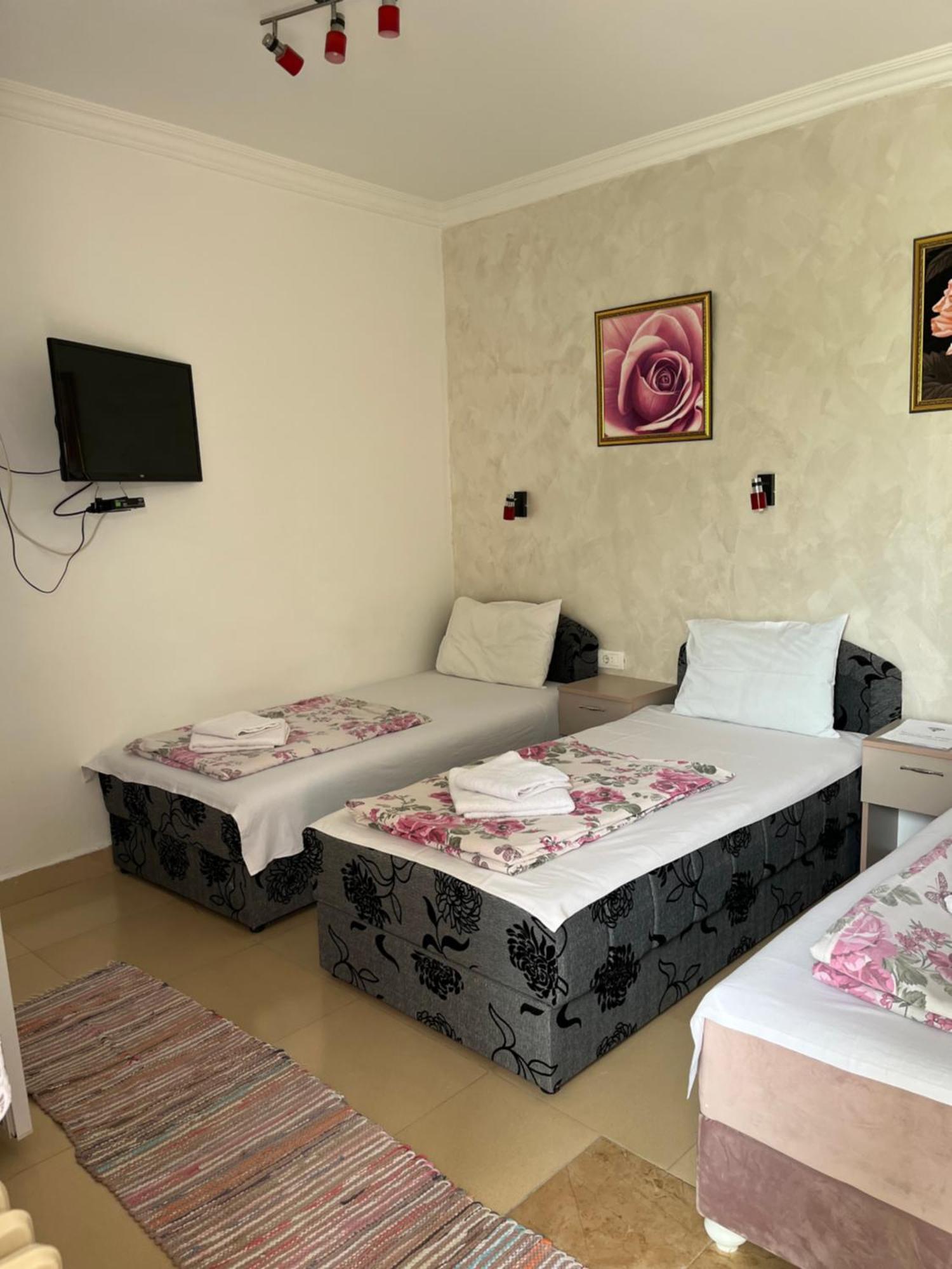 Sobe Sa Sopstvenim Kupatilom Private Rooms Bathroom In Center Novi Sad Dış mekan fotoğraf