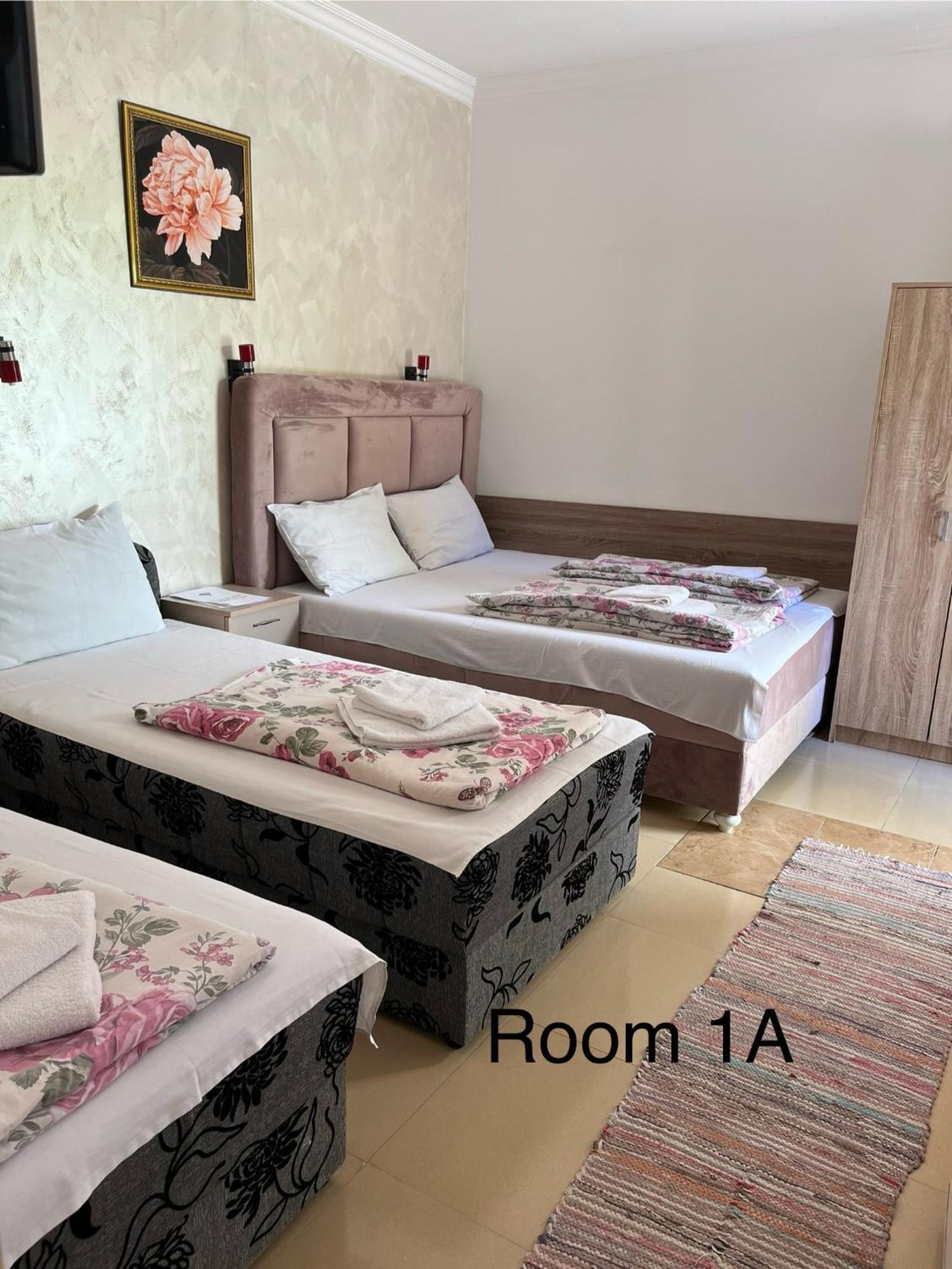 Sobe Sa Sopstvenim Kupatilom Private Rooms Bathroom In Center Novi Sad Dış mekan fotoğraf