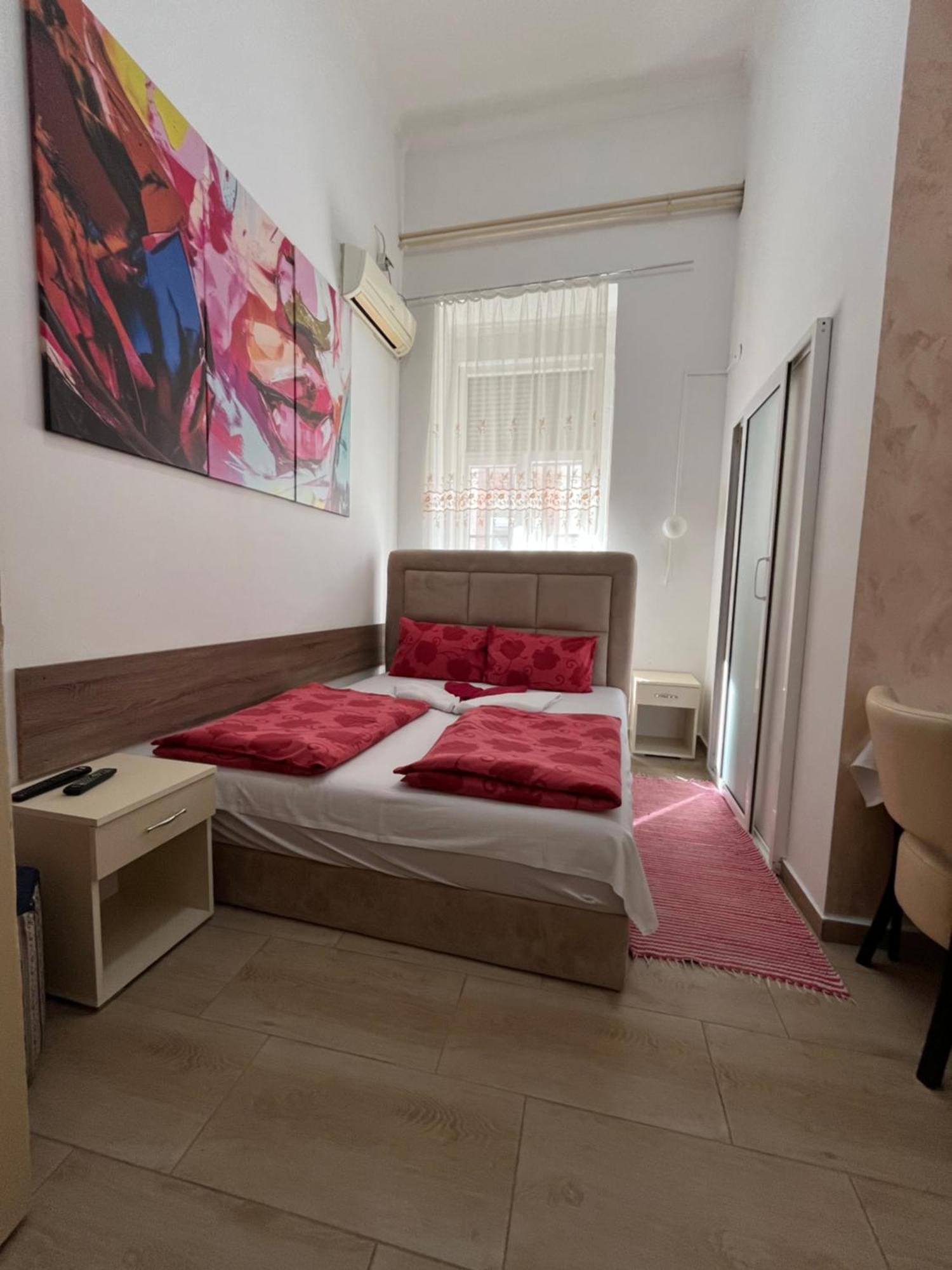 Sobe Sa Sopstvenim Kupatilom Private Rooms Bathroom In Center Novi Sad Dış mekan fotoğraf