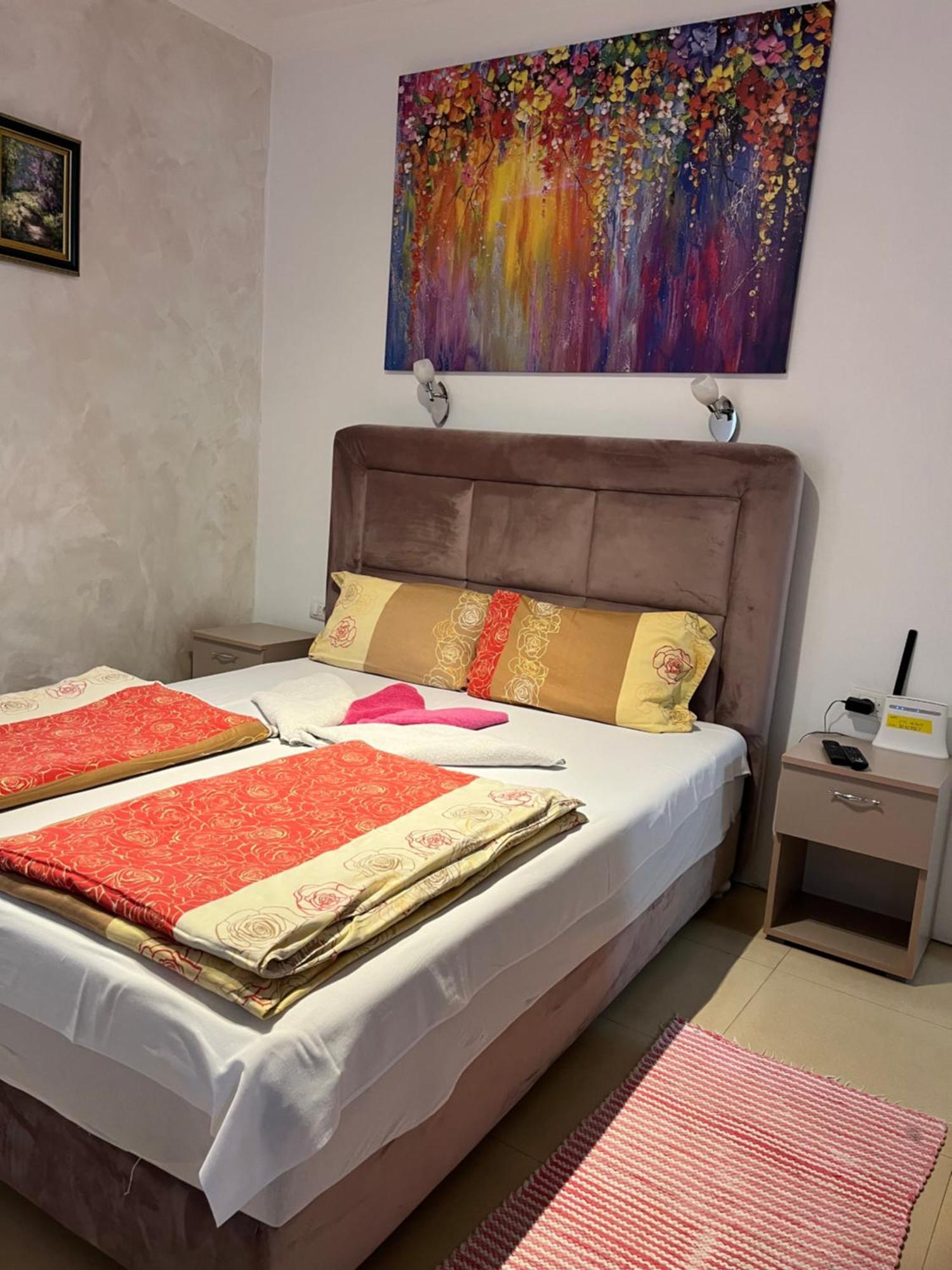 Sobe Sa Sopstvenim Kupatilom Private Rooms Bathroom In Center Novi Sad Dış mekan fotoğraf