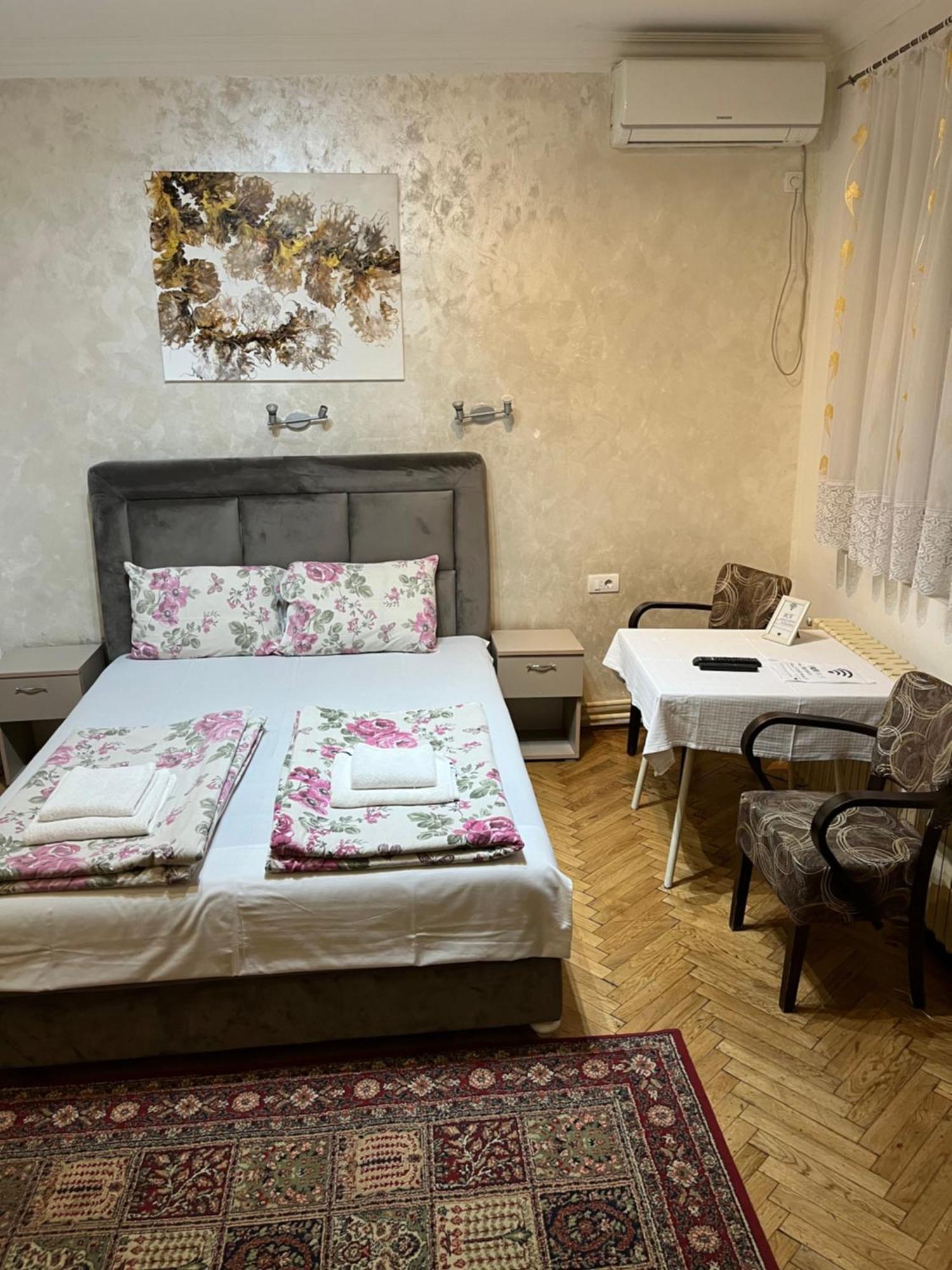 Sobe Sa Sopstvenim Kupatilom Private Rooms Bathroom In Center Novi Sad Dış mekan fotoğraf