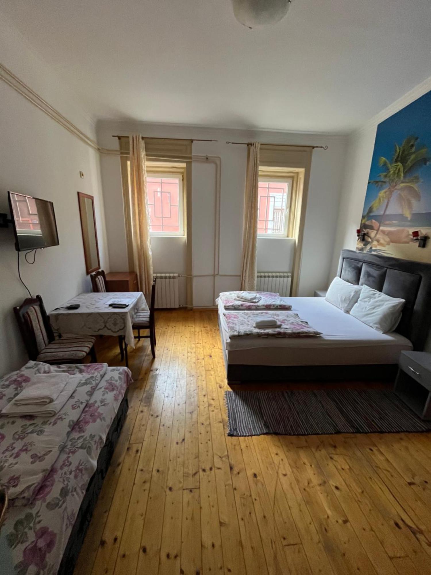 Sobe Sa Sopstvenim Kupatilom Private Rooms Bathroom In Center Novi Sad Dış mekan fotoğraf