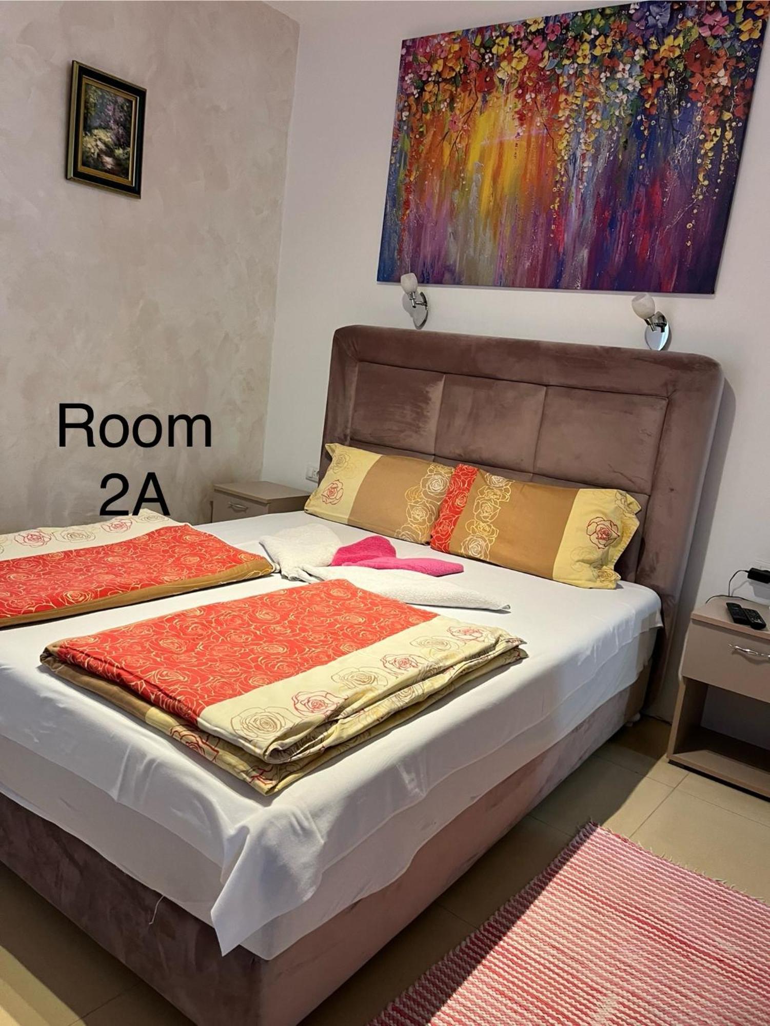Sobe Sa Sopstvenim Kupatilom Private Rooms Bathroom In Center Novi Sad Dış mekan fotoğraf