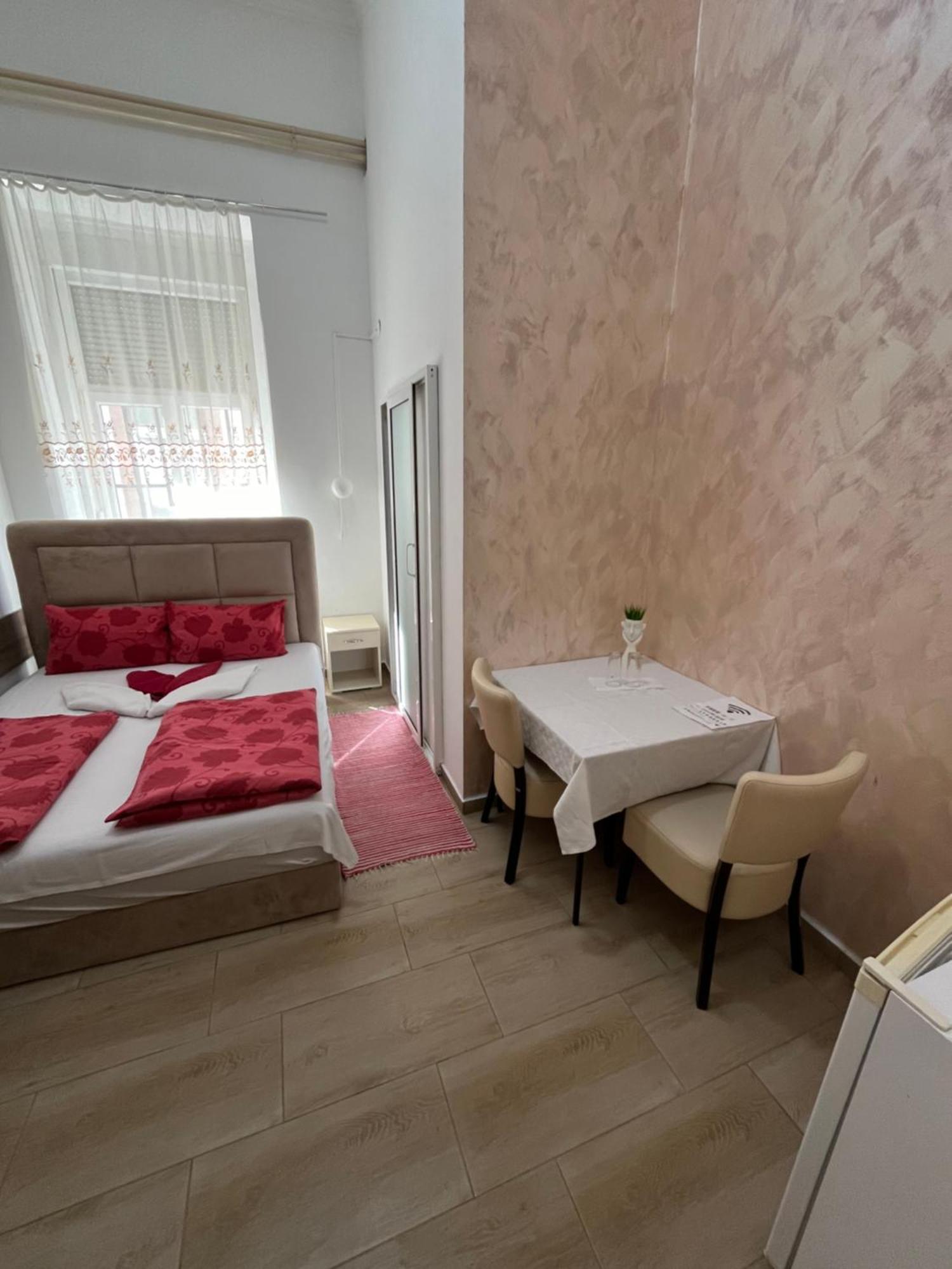 Sobe Sa Sopstvenim Kupatilom Private Rooms Bathroom In Center Novi Sad Dış mekan fotoğraf